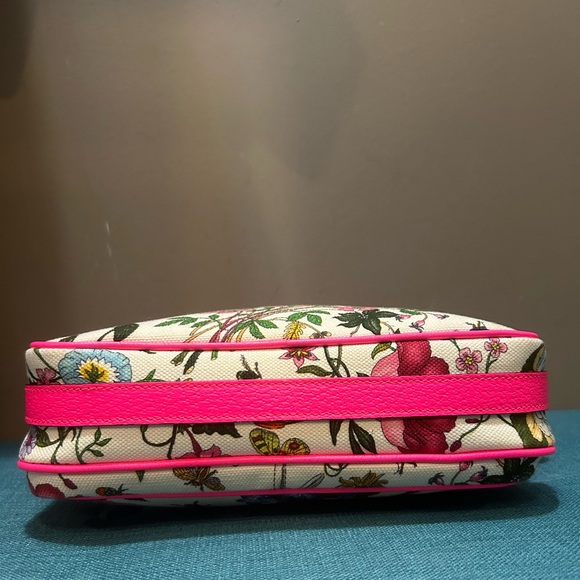 Gucci Flora Floral Canvas Shoulder Bag w-Hot Pink Trim - Picture 7 of 16